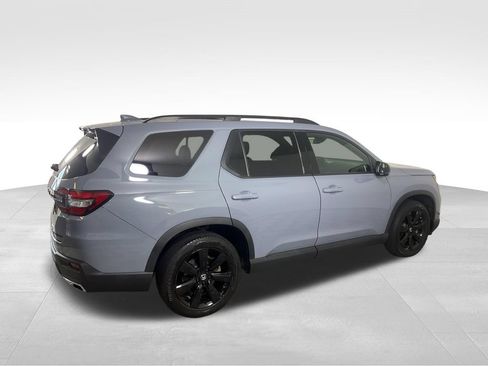 Used 2025 Honda Pilot Black Edition image 9
