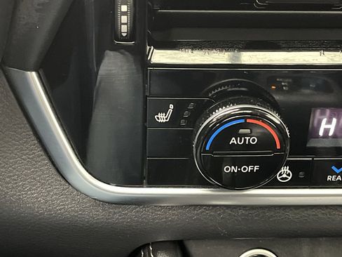 Used 2021 Nissan Rogue SL image 21