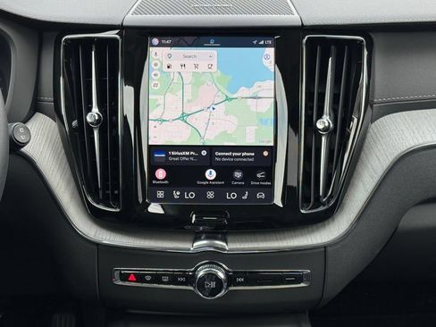 Certified 2025 Volvo XC60 B5 Ultra AWD/4WD image 13