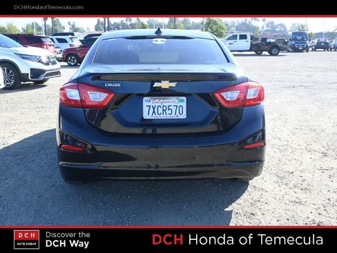 Used 2017 Chevrolet Cruze LS FWD image 6