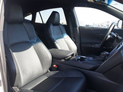 Used 2023 Toyota Venza XLE image 22