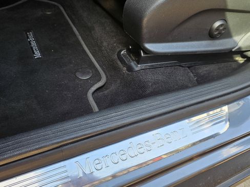 Used 2019 Mercedes-Benz GLC 300 w/ Premium Package image 24