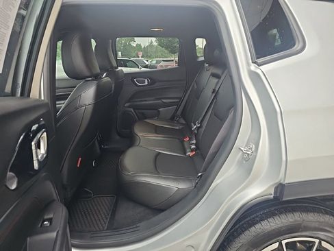 Used 2025 Jeep Compass Trailhawk AWD/4WD image 28