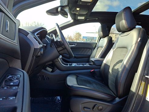 Used 2021 Ford Edge ST-Line w/ Class II Trailer Tow Package image 13