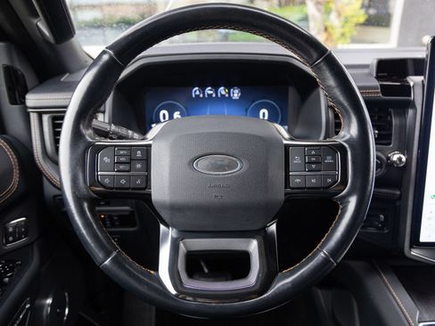 Used 2023 Ford Expedition Platinum AWD/4WD image 13