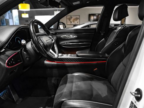 Used 2022 Genesis GV70 3.5T Sport w/ Sport Prestige Package AWD/4WD image 4