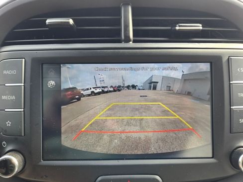 Used 2025 Kia Soul LX w/ LX Technology Package FWD image 14