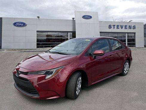 Used 2025 Toyota Corolla LE FWD image 2