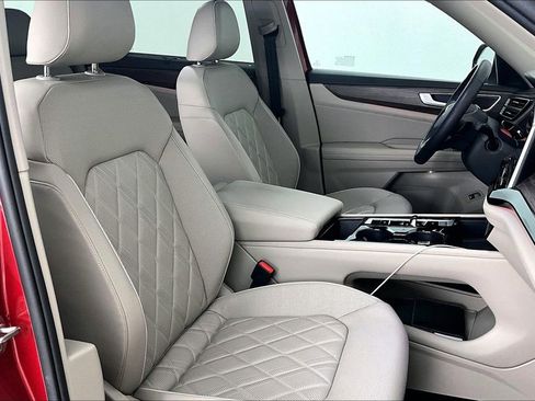 Used 2024 Volkswagen Atlas SEL Premium R-Line image 11