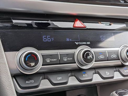 Used 2020 Hyundai Elantra Limited FWD image 15