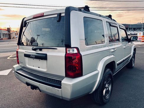 Used 2007 Jeep Commander Sport image 6