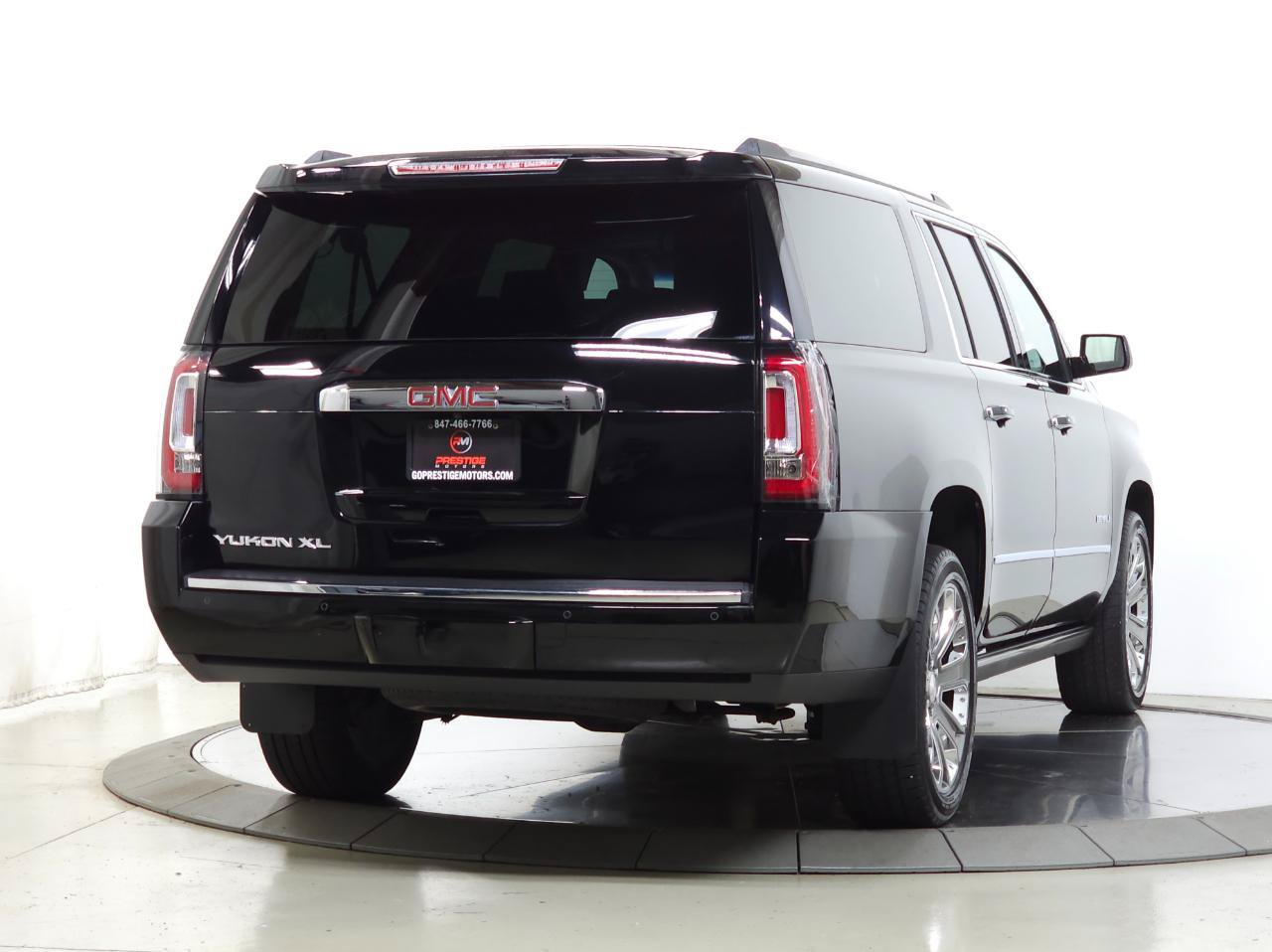 Used 2017 GMC Yukon XL Denali w/ Open Road Package AWD/4WD image 7