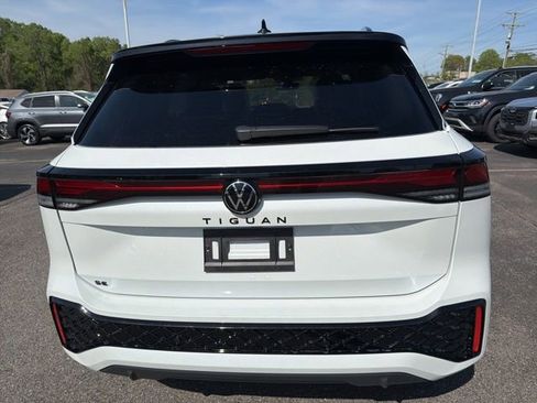 New 2026 Volkswagen Tiguan SE R-Line FWD image 2