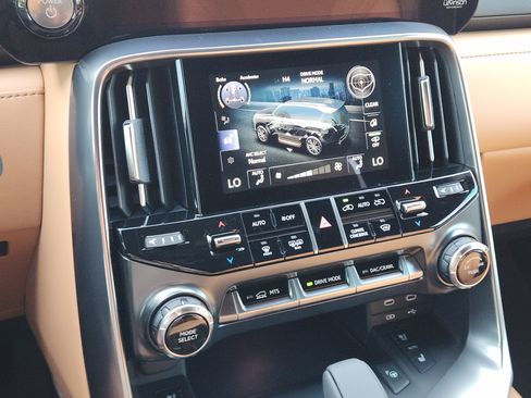 New 2026 Lexus LX 700h Luxury AWD/4WD image 13