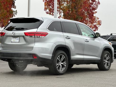 Used 2019 Toyota Highlander LE image 4