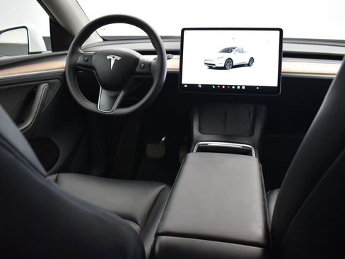 Used 2025 Tesla Model Y Long Range image 28