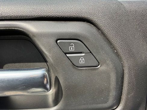 Used 2025 Chevrolet Silverado 1500 W/T image 12