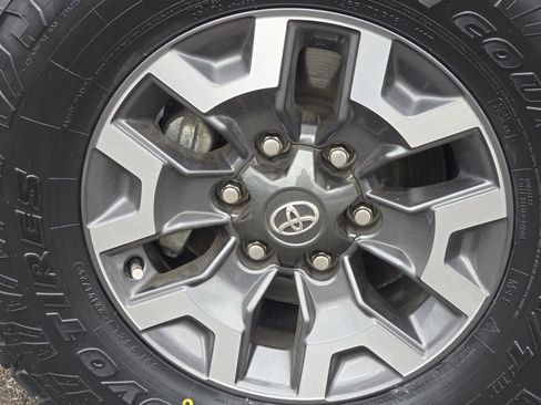 Used 2023 Toyota Tacoma TRD Off-Road image 7