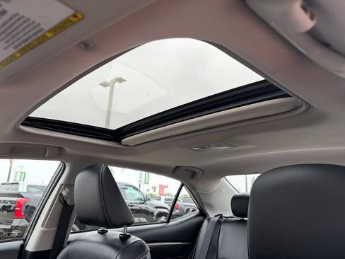 Used 2017 Toyota Corolla XLE w/ Carpet Mat Package (TMS) FWD image 38