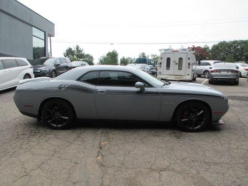 Used 2022 Dodge Challenger R/T w/ Performance Handling Group RWD image 4