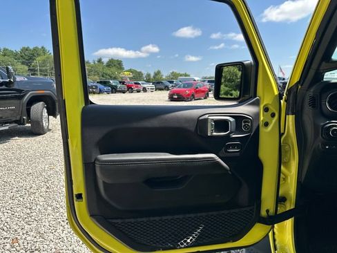 Used 2023 Jeep Wrangler Unlimited Sahara w/ Cold Weather Group AWD/4WD image 22
