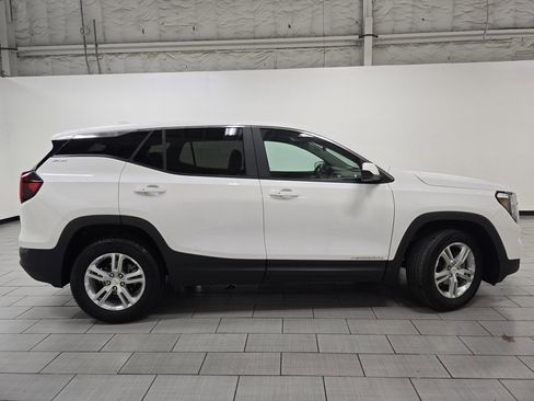 Used 2023 GMC Terrain SLE image 15