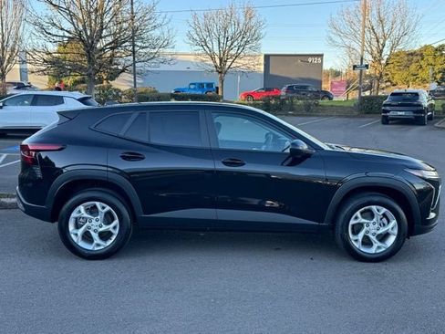 New 2026 Chevrolet Trax LS w/ LS Convenience Package FWD image 8