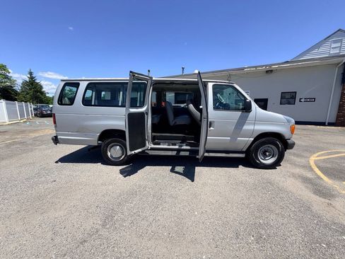 Used 2006 Ford E-350 and Econoline 350 XL RWD image 40