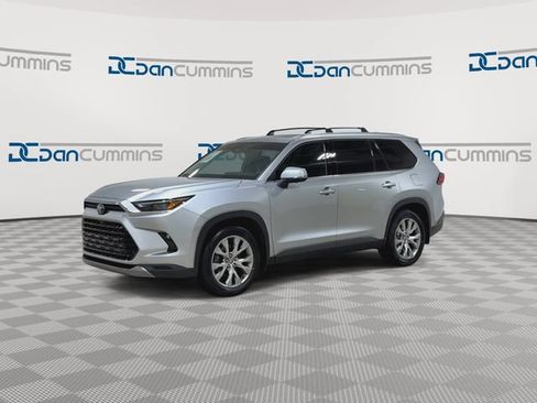 Used 2024 Toyota Grand Highlander AWD image 4