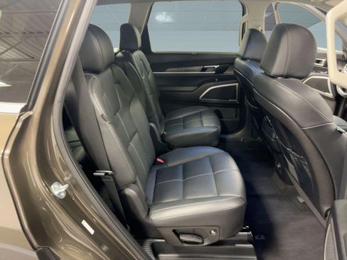 Used 2024 Kia Telluride EX w/ EX Captain's Chair Package image 30