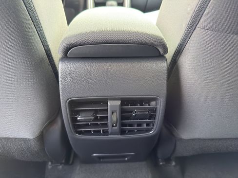 Used 2022 Toyota Corolla Cross LE image 33