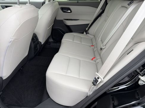Certified 2025 Nissan Rogue SL w/ Tech Package FWD image 13
