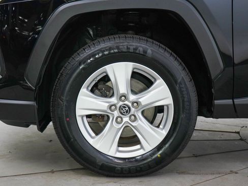 Used 2019 Toyota RAV4 LE w/ Carpet Mat Package AWD/4WD image 28