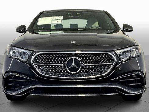 New 2026 Mercedes-Benz E 350 4MATIC Sedan image 2