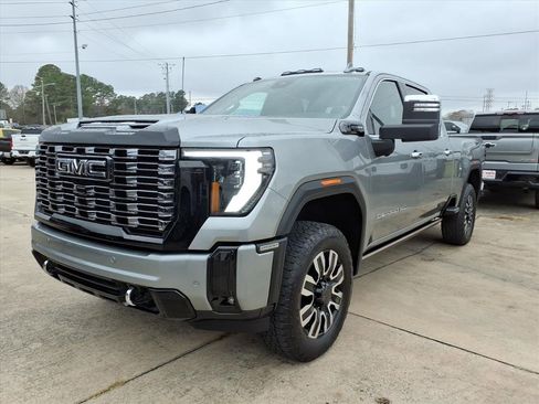 Used 2025 GMC Sierra 2500 Denali Ultimate image 3