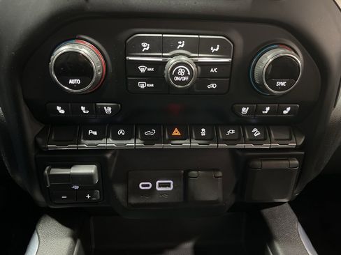 Used 2021 Chevrolet Silverado 1500 LTZ w/ Z71 Off-Road Package image 27