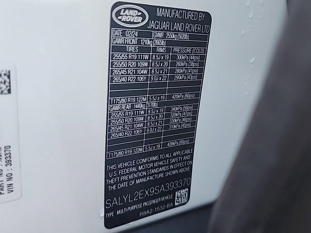Certified 2025 Land Rover Range Rover Velar Dynamic SE AWD/4WD image 30