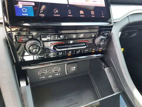 New 2025 Jeep Grand Cherokee Limited w/ Luxury Tech Group II image 20