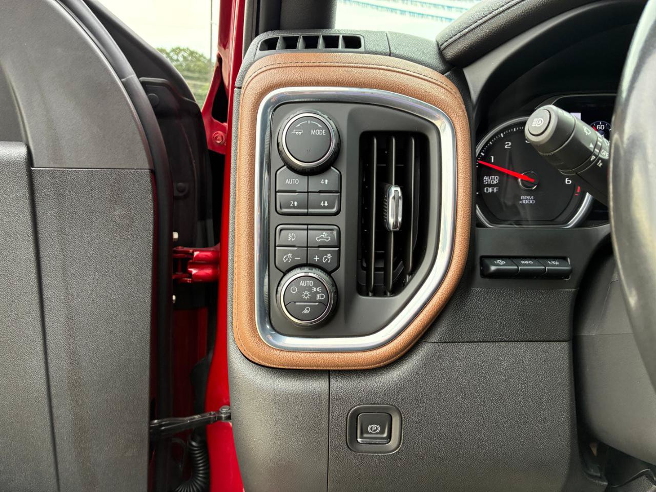 Used 2021 Chevrolet Silverado 1500 High Country w/ Technology Package AWD/4WD image 25
