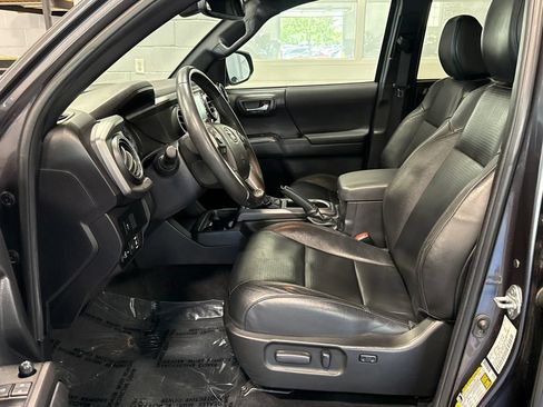 Used 2022 Toyota Tacoma TRD Off-Road w/ TRD Premium Off Road Package AWD/4WD image 6