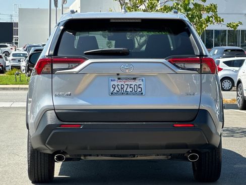 Used 2025 Toyota RAV4 XLE FWD image 5