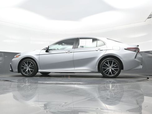 Used 2024 Toyota Camry SE FWD image 28