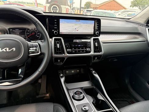 Used 2022 Kia Sorento S FWD image 19