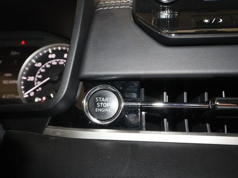 Used 2024 Mitsubishi Outlander SE image 16