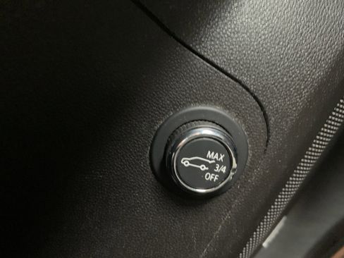 Used 2021 GMC Acadia AT4 image 39