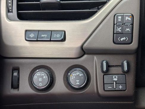 Used 2020 GMC Yukon XL Denali w/ Denali Premium Package image 9