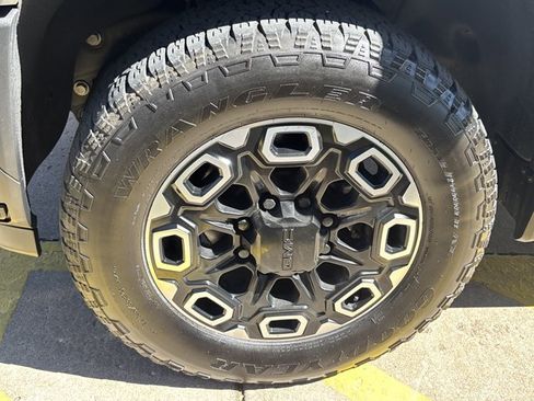 Used 2025 GMC Sierra 3500 Denali Ultimate AWD/4WD image 10