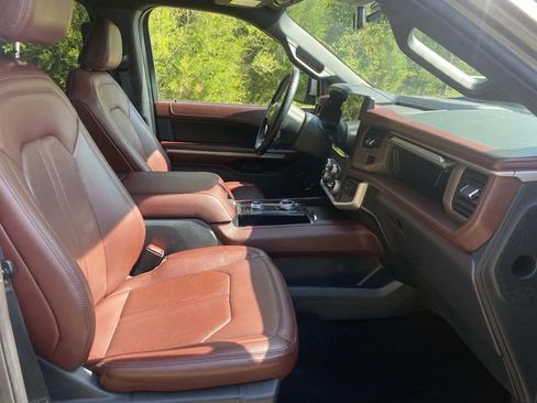 Used 2022 Ford Expedition Limited image 37