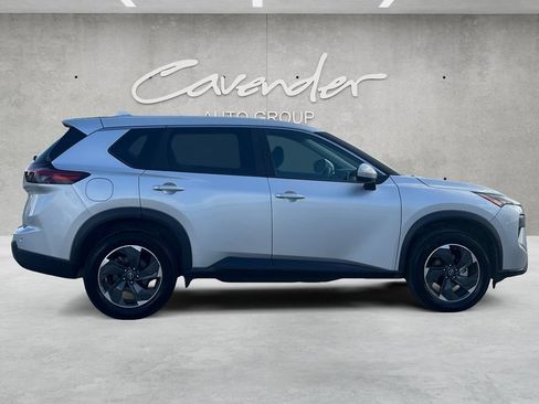Used 2024 Nissan Rogue SV FWD image 17