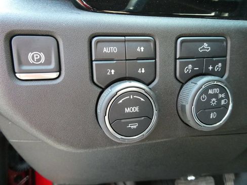 Certified 2025 Chevrolet Silverado 1500 RST AWD/4WD image 26